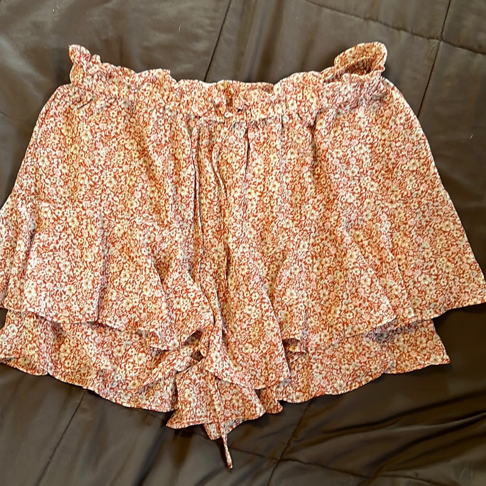 Chic by ally b skort rust with pink and blue flowers